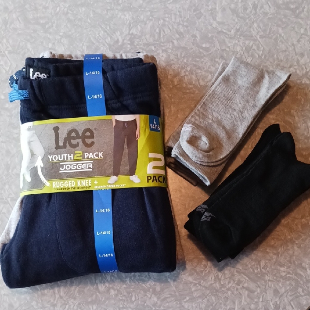 Lee~ Youth  (L14/16) 2 pack of Jogger pants w/rugged knees & 6 pairs of socks